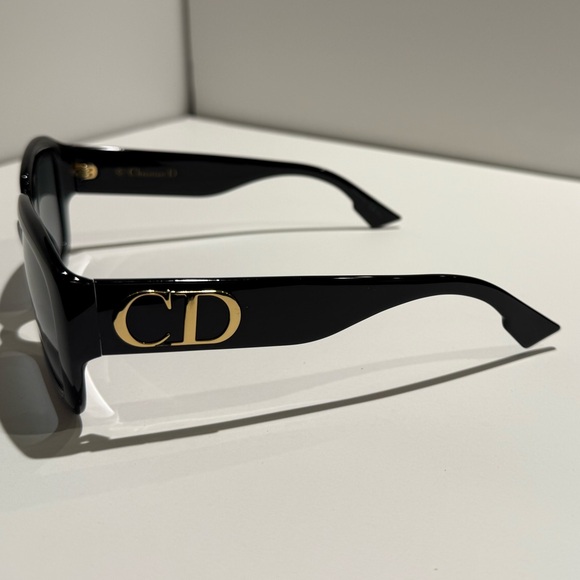 Christian Dior "D Dior" Black Oversized Square Sunglasses - Picture 4 of 11
